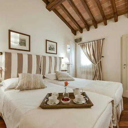 Buonarroti Big With Terrace In Oltrarno Florence