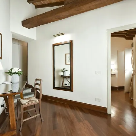 Apartment Buonarroti Big With Terrace In Oltrarno