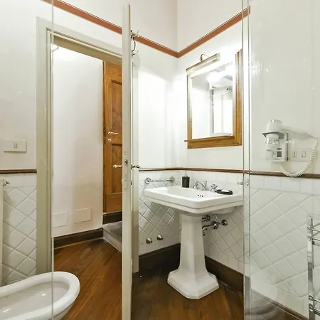 Buonarroti Big With Terrace In Oltrarno Floransa